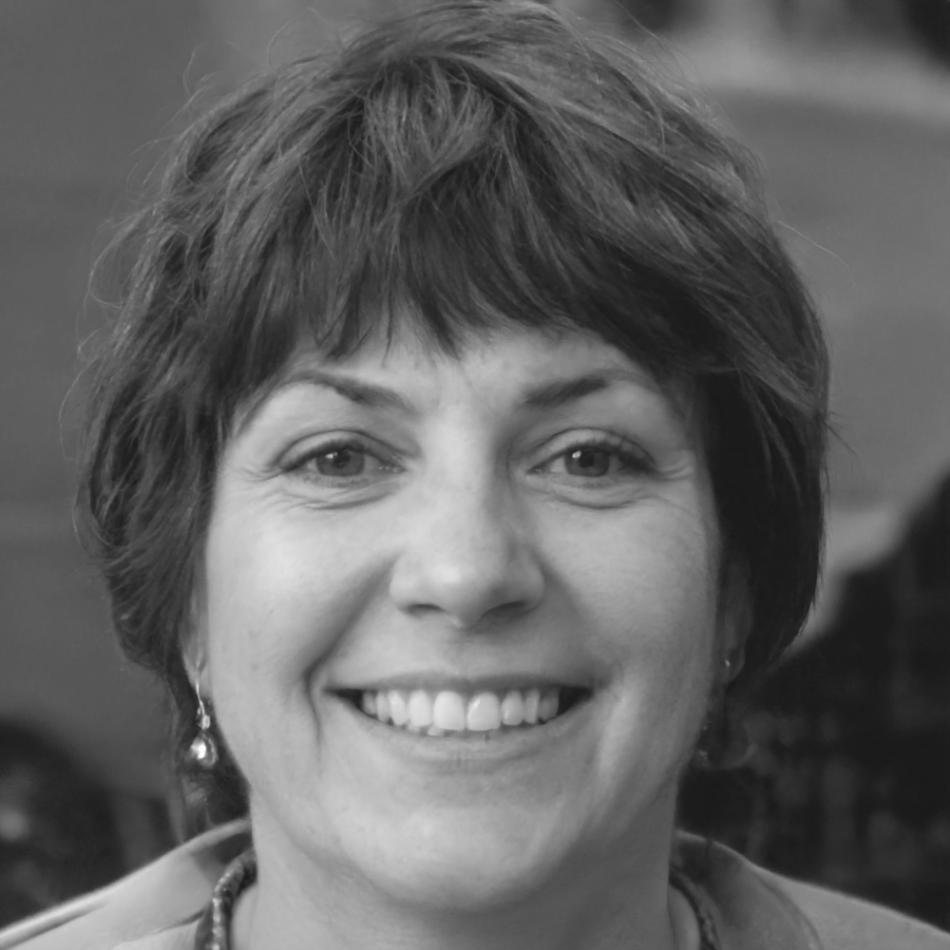 Inés Villalobos, Consultora Senior de Finanzas